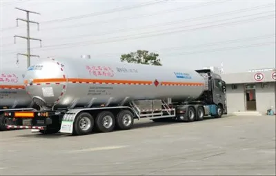 Petroleum cecair dan tangki gas asli Semi - treler